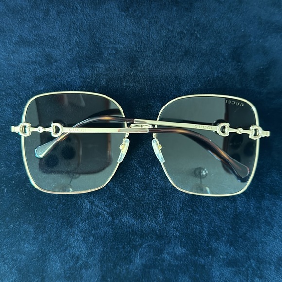 ✨✨Luxury Designer GUCCI SUNGLASSES FOR SALE !
ORIGINAL I DONT  HAVE THE RECEIPT✨ - Picture 6 of 15